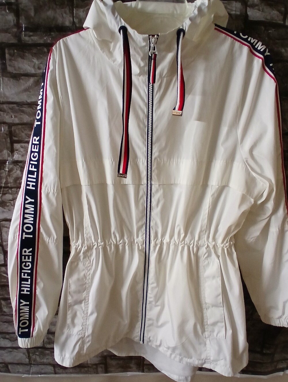 Tommy Hilfiger White Hooded Windbreaker with Logo Sleeve
